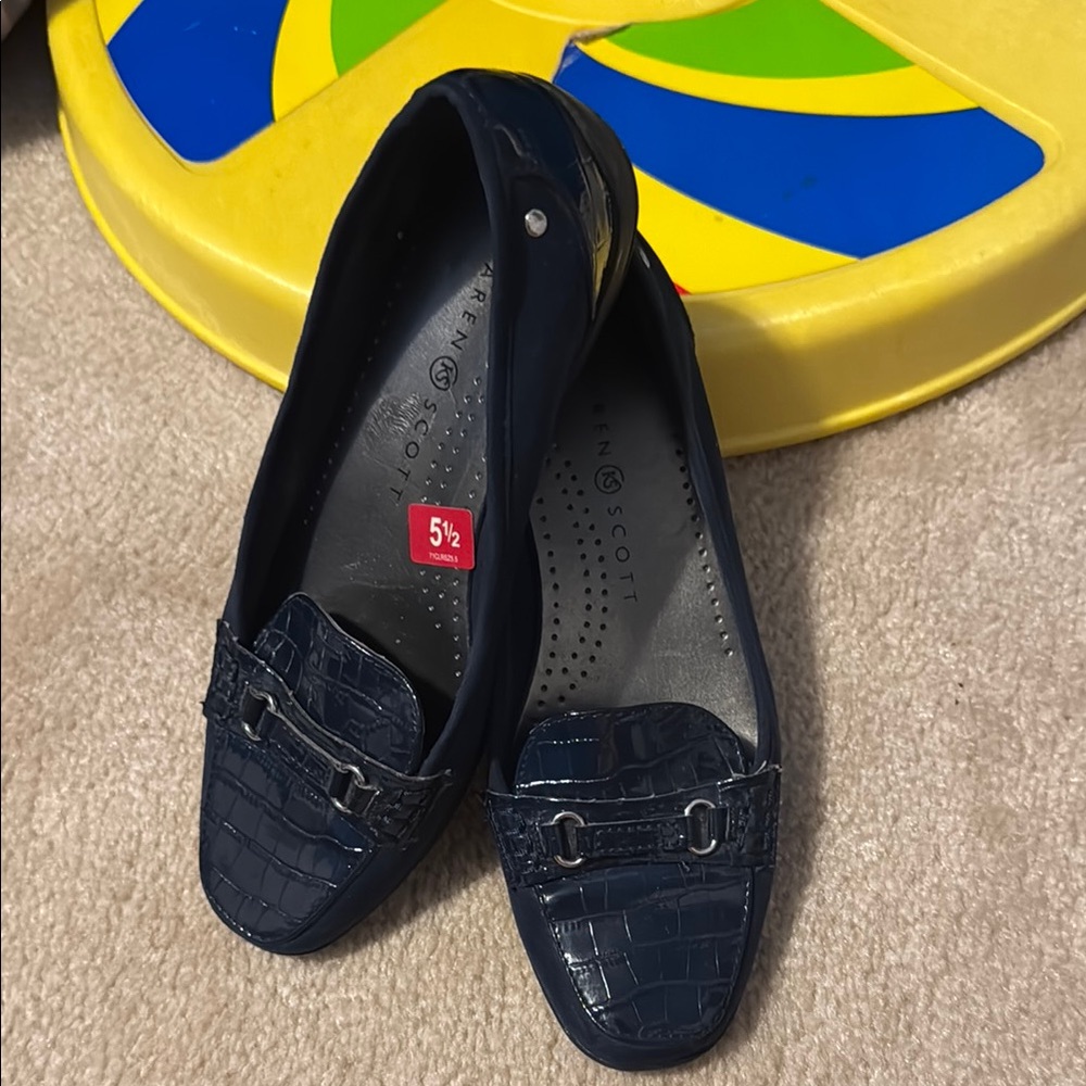 Karen Scott Blue Loafers with Textured Design